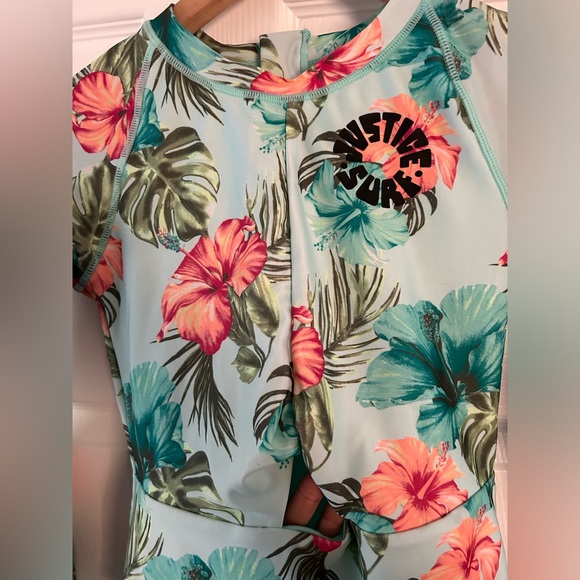 Justice Rashguard 🌺 - Picture 2 of 6
